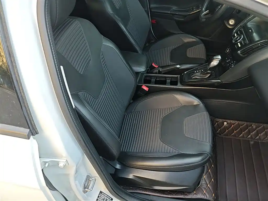 Фото 25 - Ford Focus