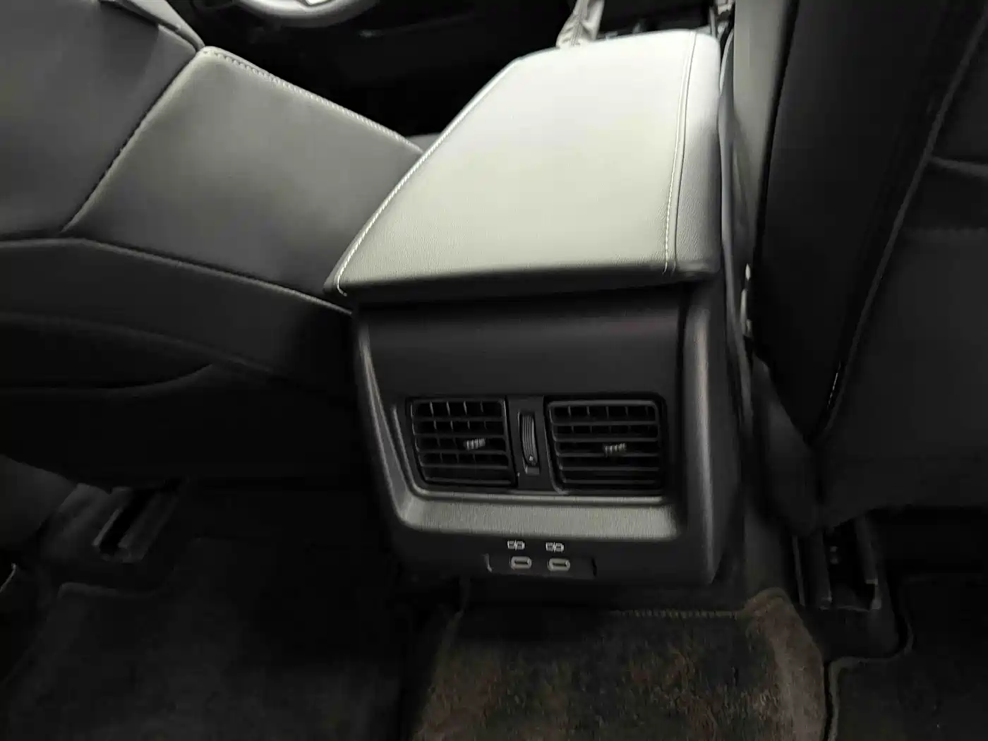 Toyota Camry 2026 Hybrid 2.0HE Elite Edition фото 21