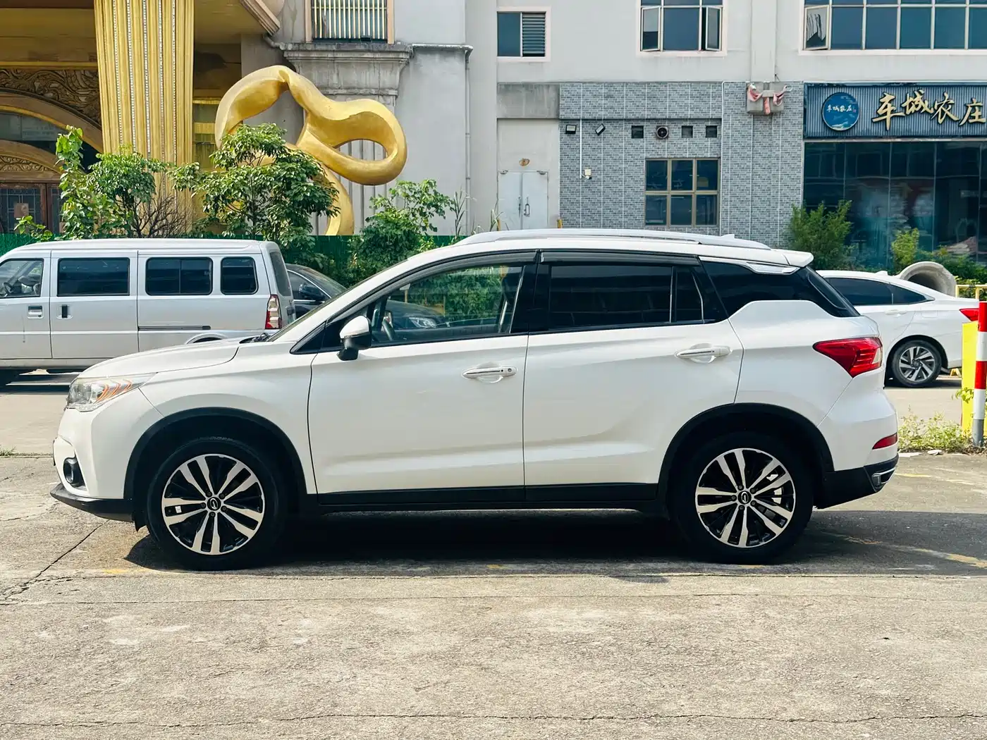 GAC Trumpchi Trumpchi GS4 2017 235T G-DCT 2WD Luxury фото 3