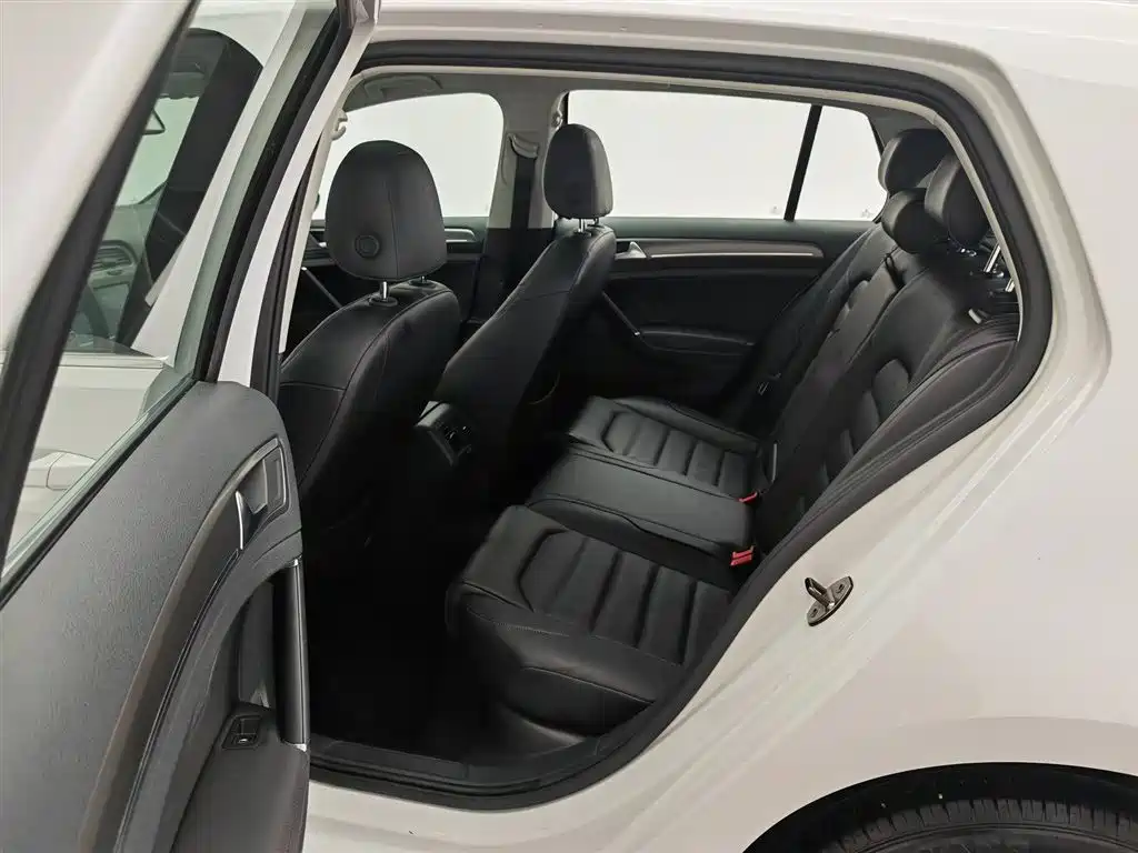 Volkswagen Golf 2015 1.6L Automatic Comfort фото 15
