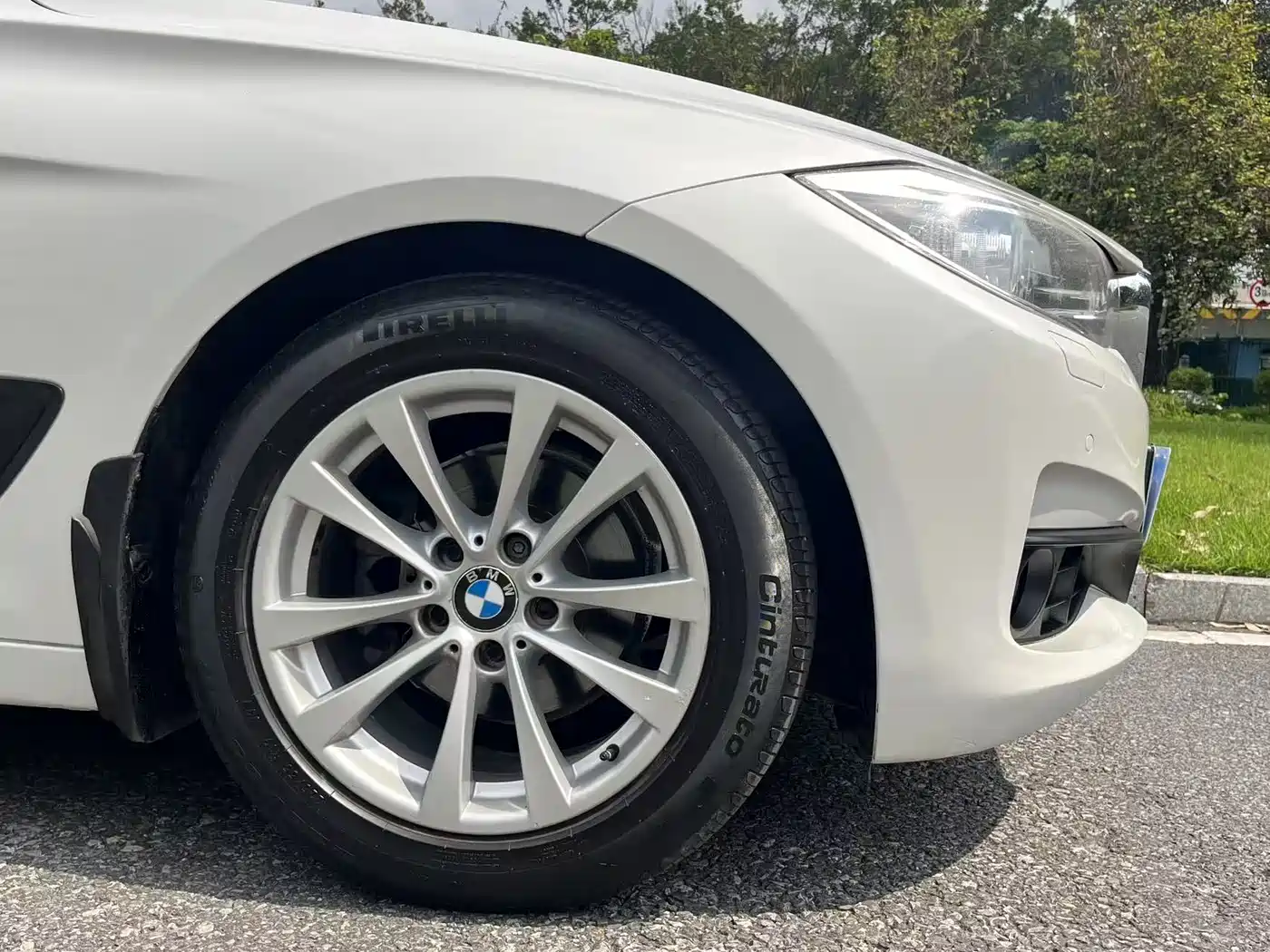 BMW 3 Series GT 2013 Model 320i Leading фото 9