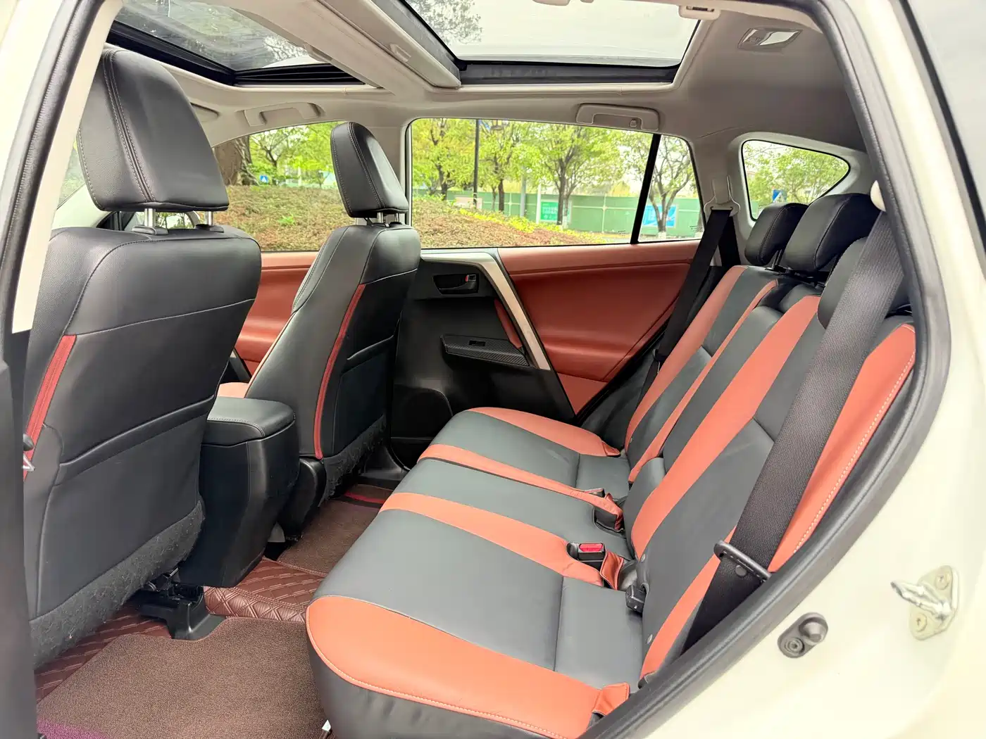 Toyota RAV4 Rongfang 2015 2.5L Automatic 4WD Elite Edition фото 5