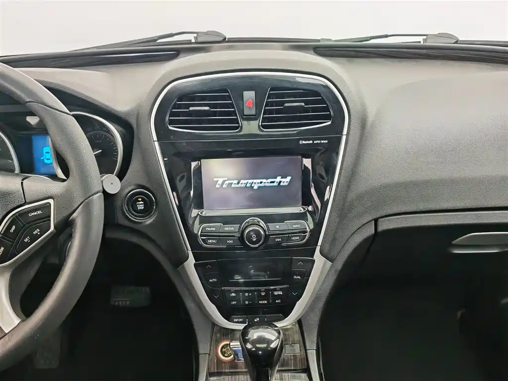 GAC Trumpchi Trumpchi GS5 Super 2016 2.0L Auto 2WD Anniversary Edition фото 12