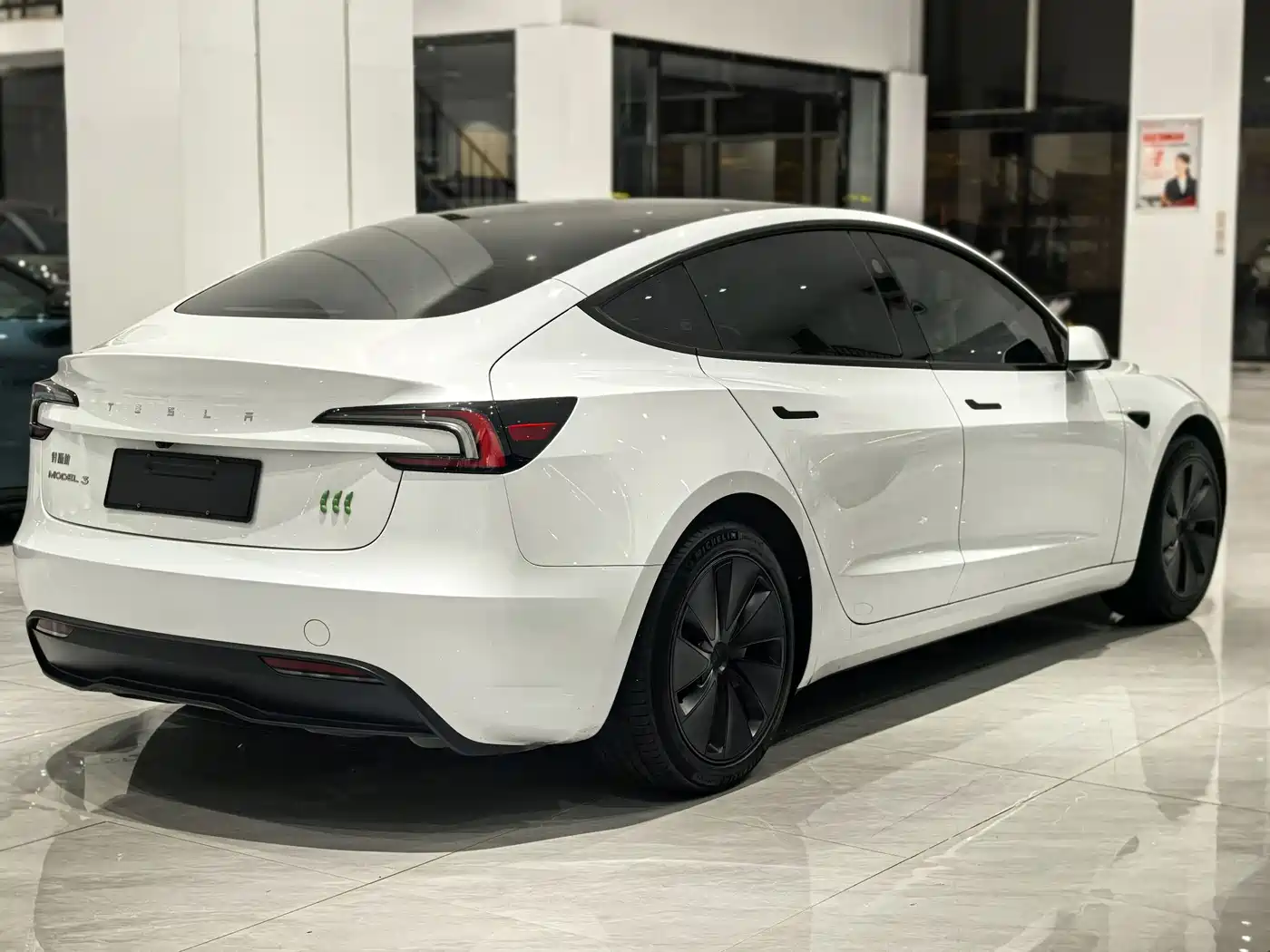 TESLA MODEL 3