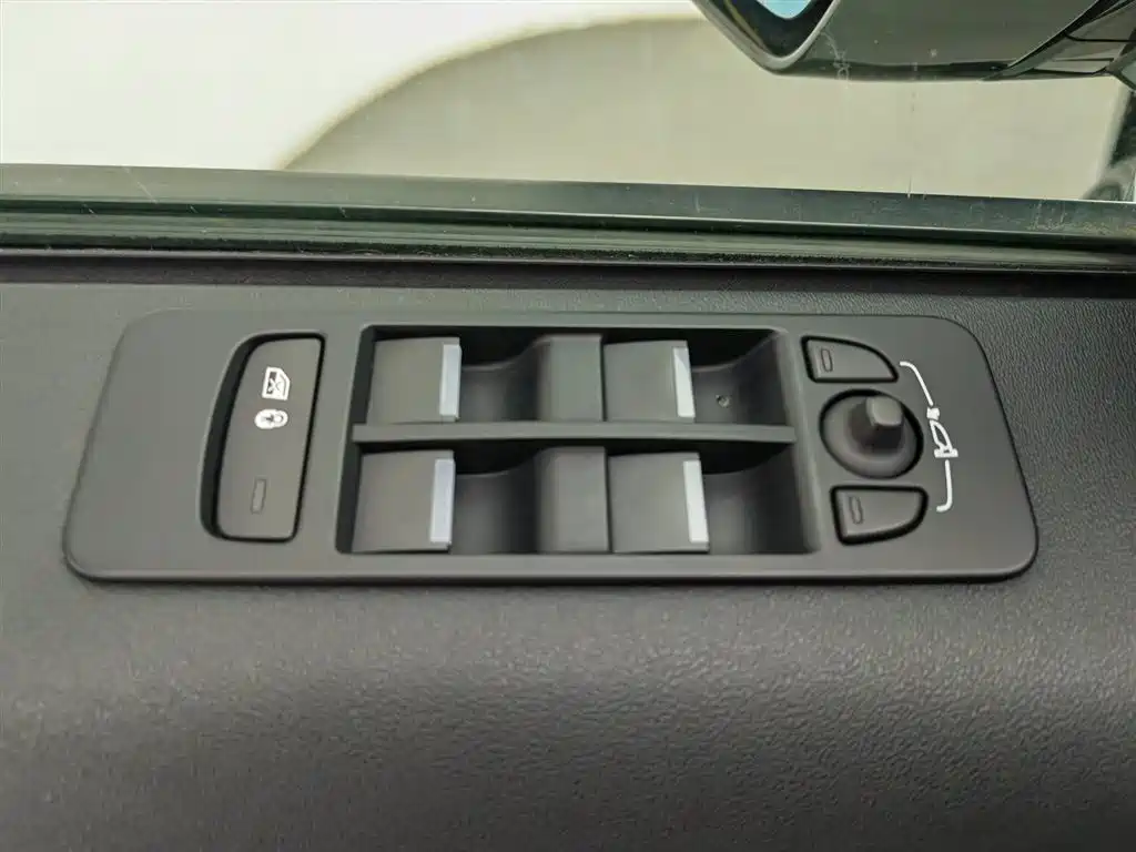 Land Rover Discovery Sport 2022 249PS Metropolis Edition 5-Seater фото 9