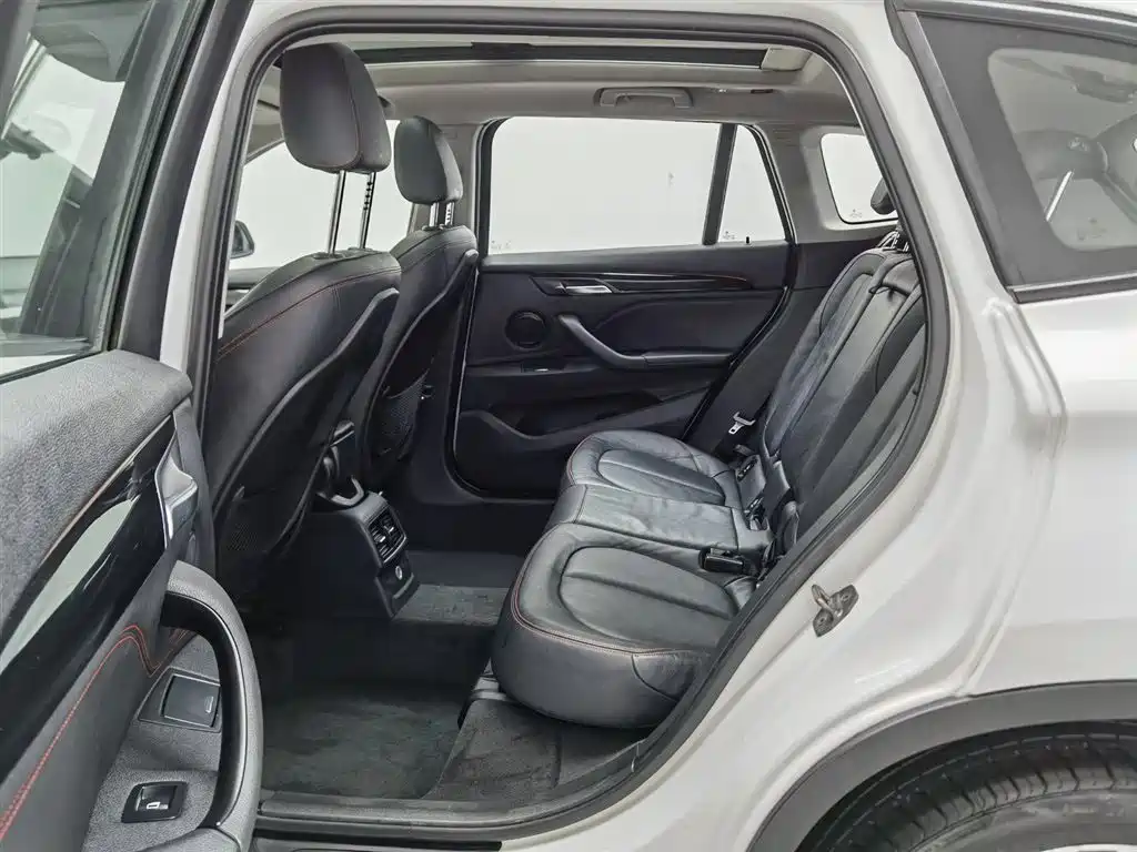BMW X1 2016 sDrive20Li Luxury Model фото 15