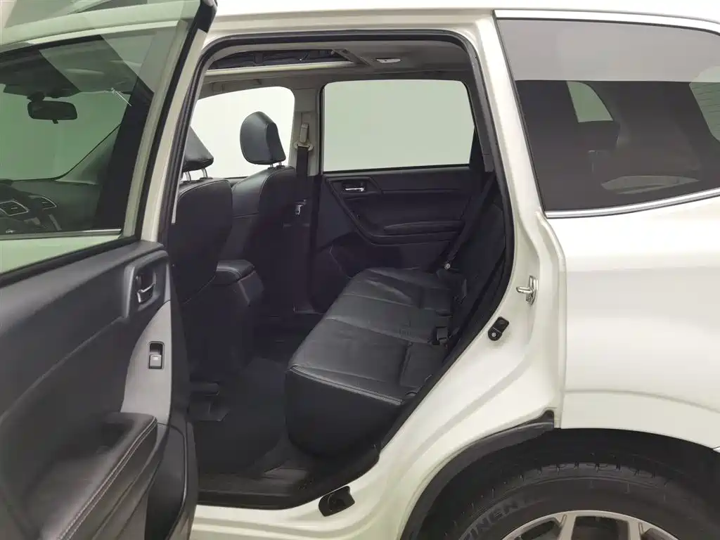 Subaru Forester 2015 2.5i Special Commemorative Edition фото 15