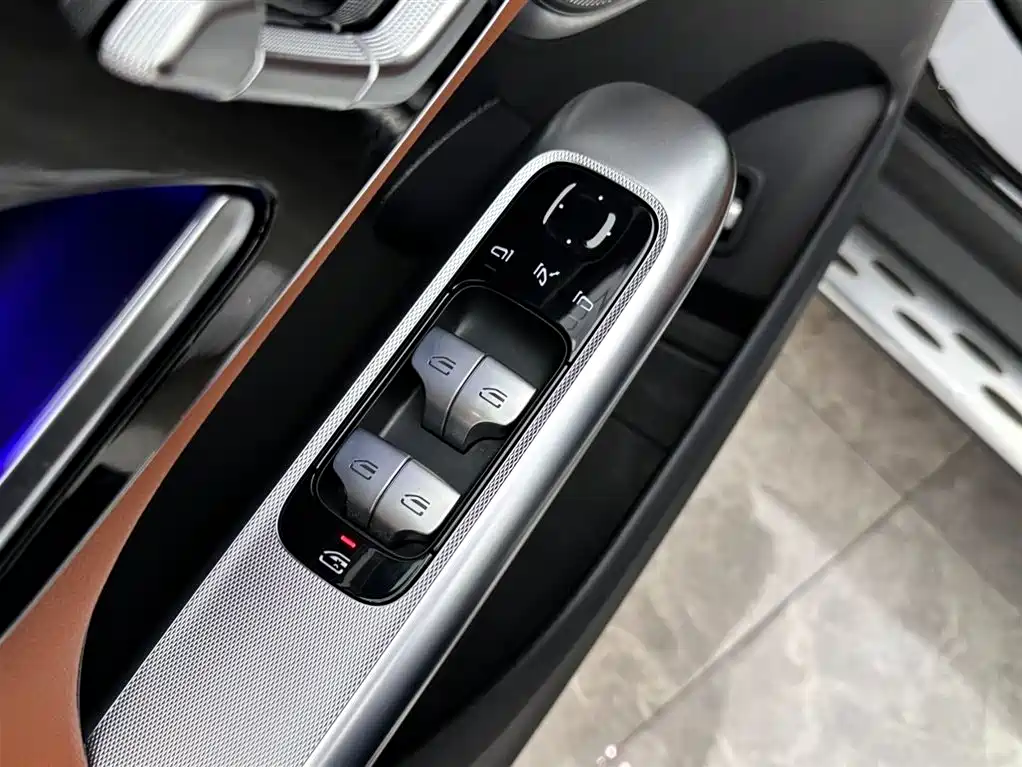 Mercedes-Benz GLC 2023 GLC 300 L 4MATIC Luxury 7-Seater фото 15