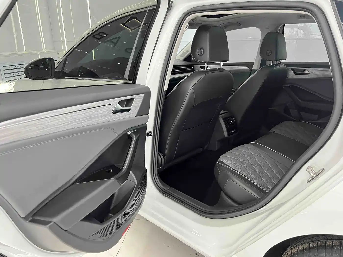 Volkswagen Sagitar 2023 280TSI DSG Beyond Lite фото 12