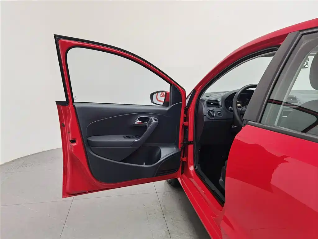 Volkswagen Polo 2014 1.4L Manual Trend Edition фото 8