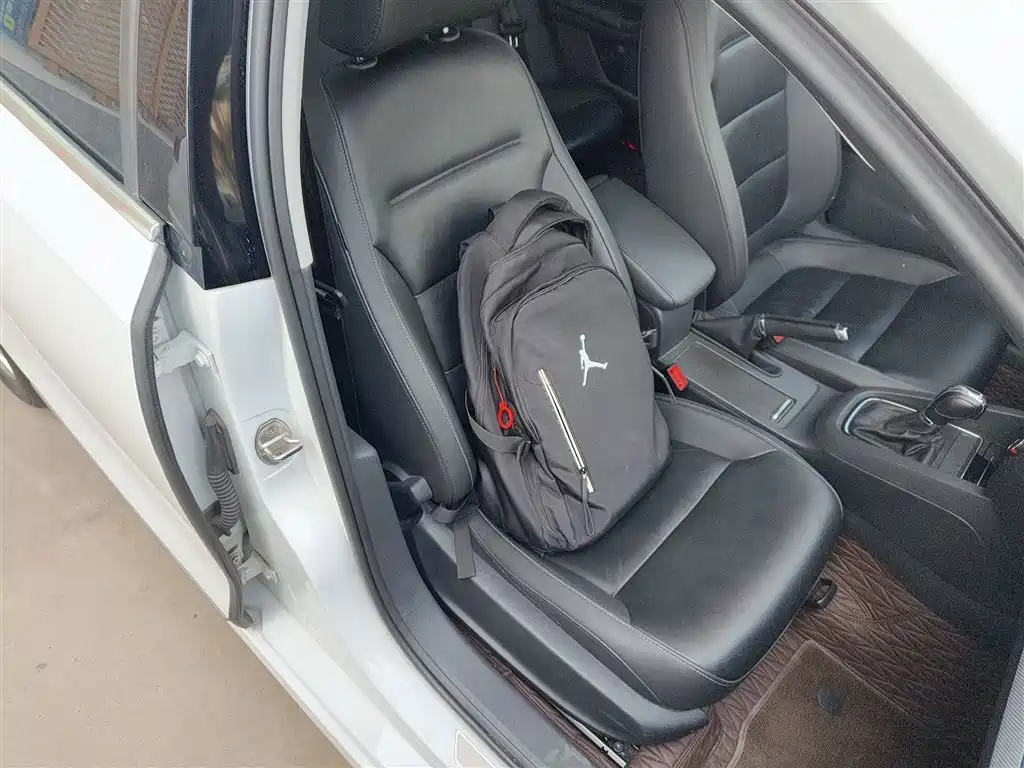 Volkswagen Sagitar 2015 230TSI Automatic Comfort фото 25