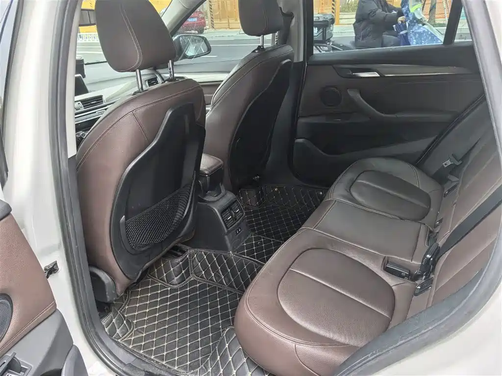 BMW X1 2019 xDrive20Li Premium Model фото 19
