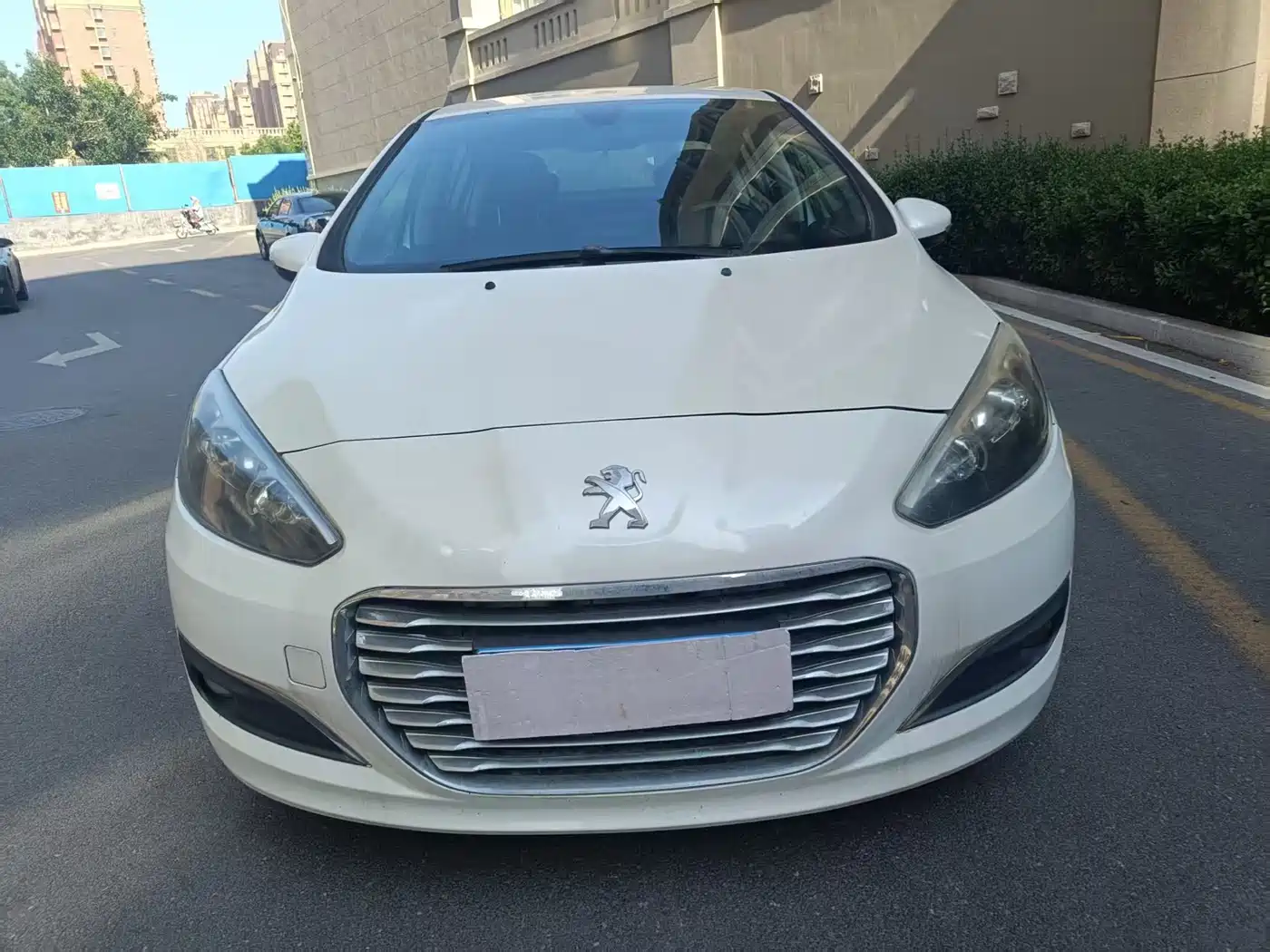 Peugeot 308 2014 Model Joy Edition Classic 1.6L Automatic Superior Style фото 3