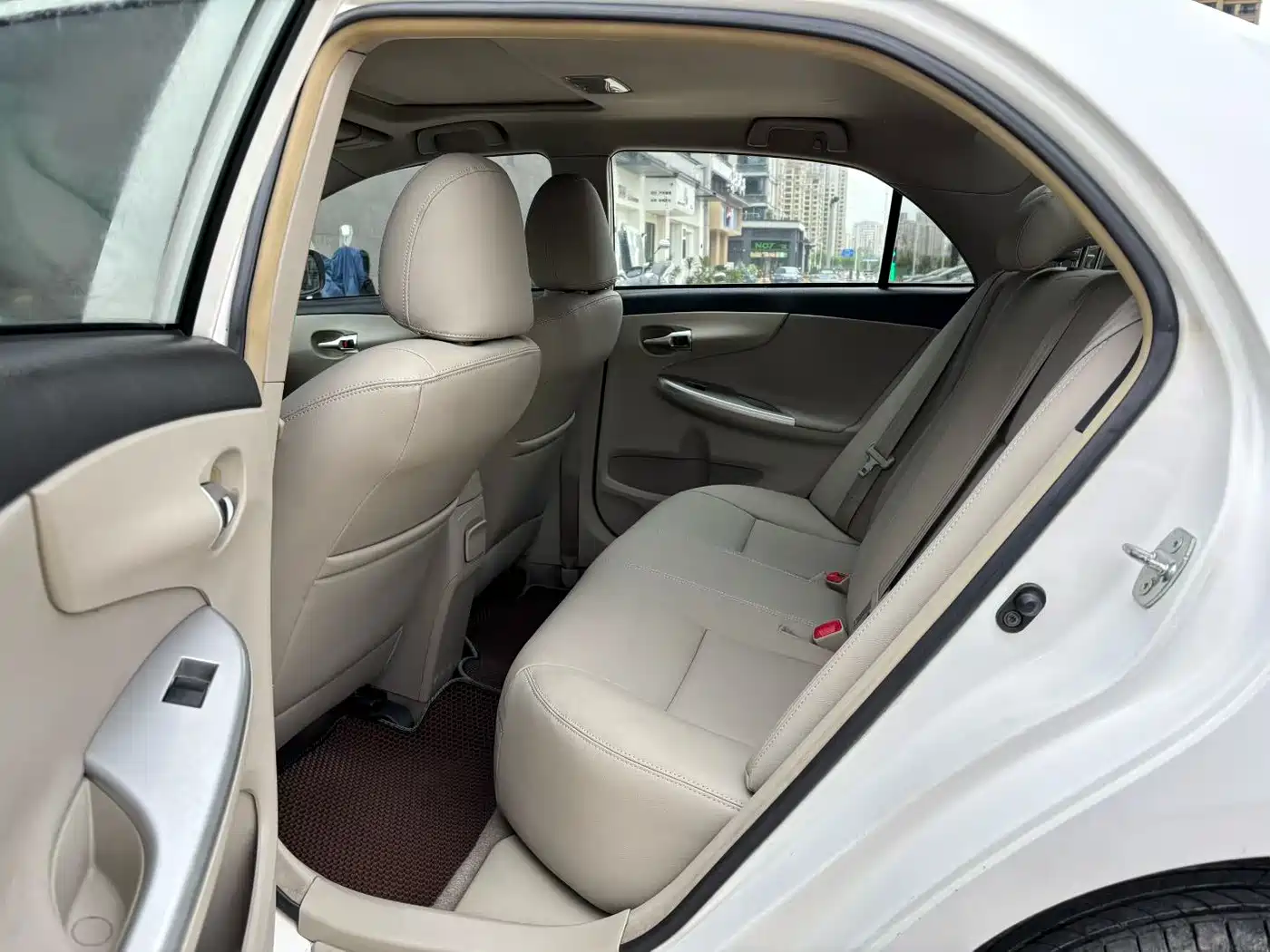 Toyota Corolla 2011 Model 1.6L Automatic GL Sunroof фото 4