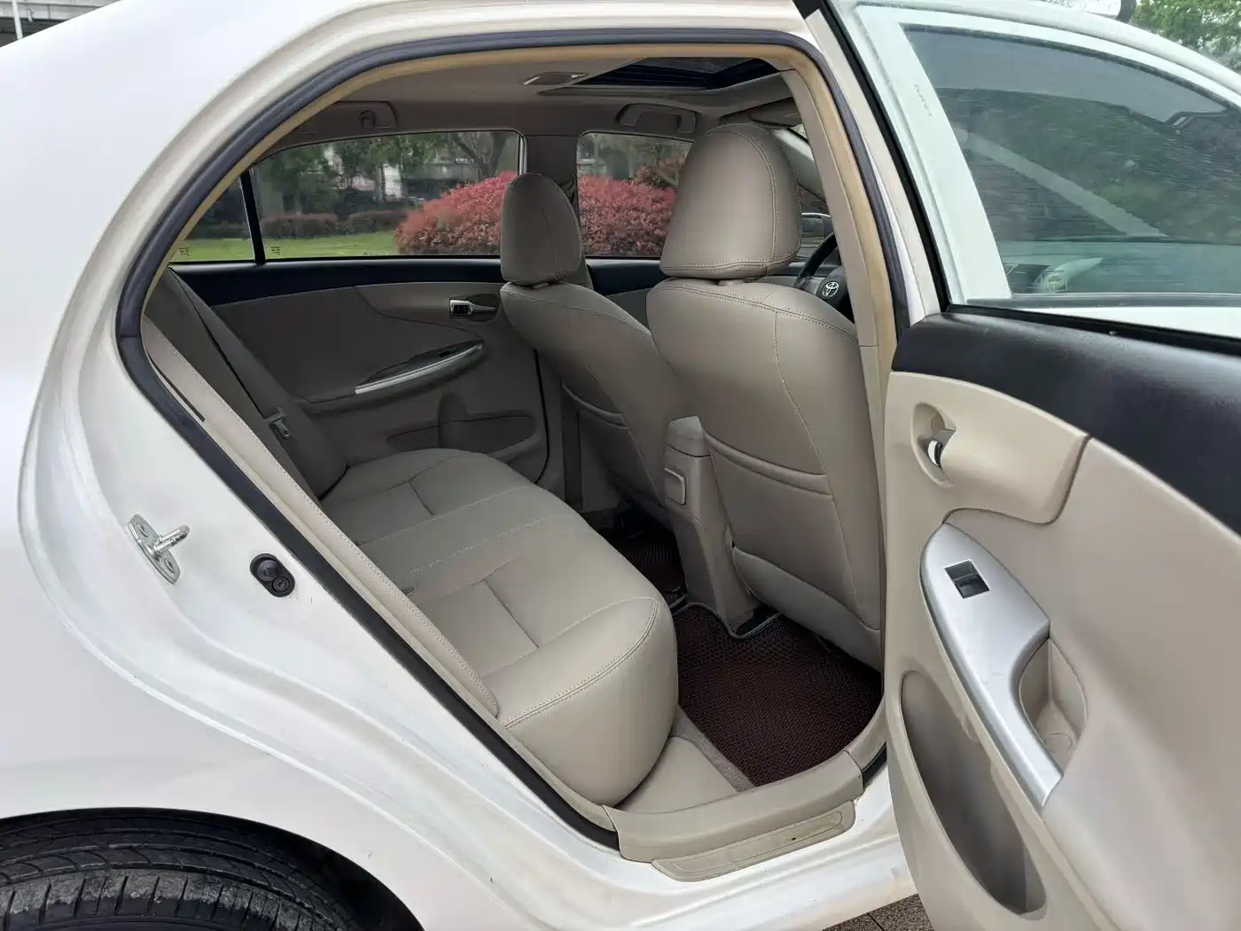 Toyota Corolla 2011 Model 1.6L Automatic GL Sunroof фото 6