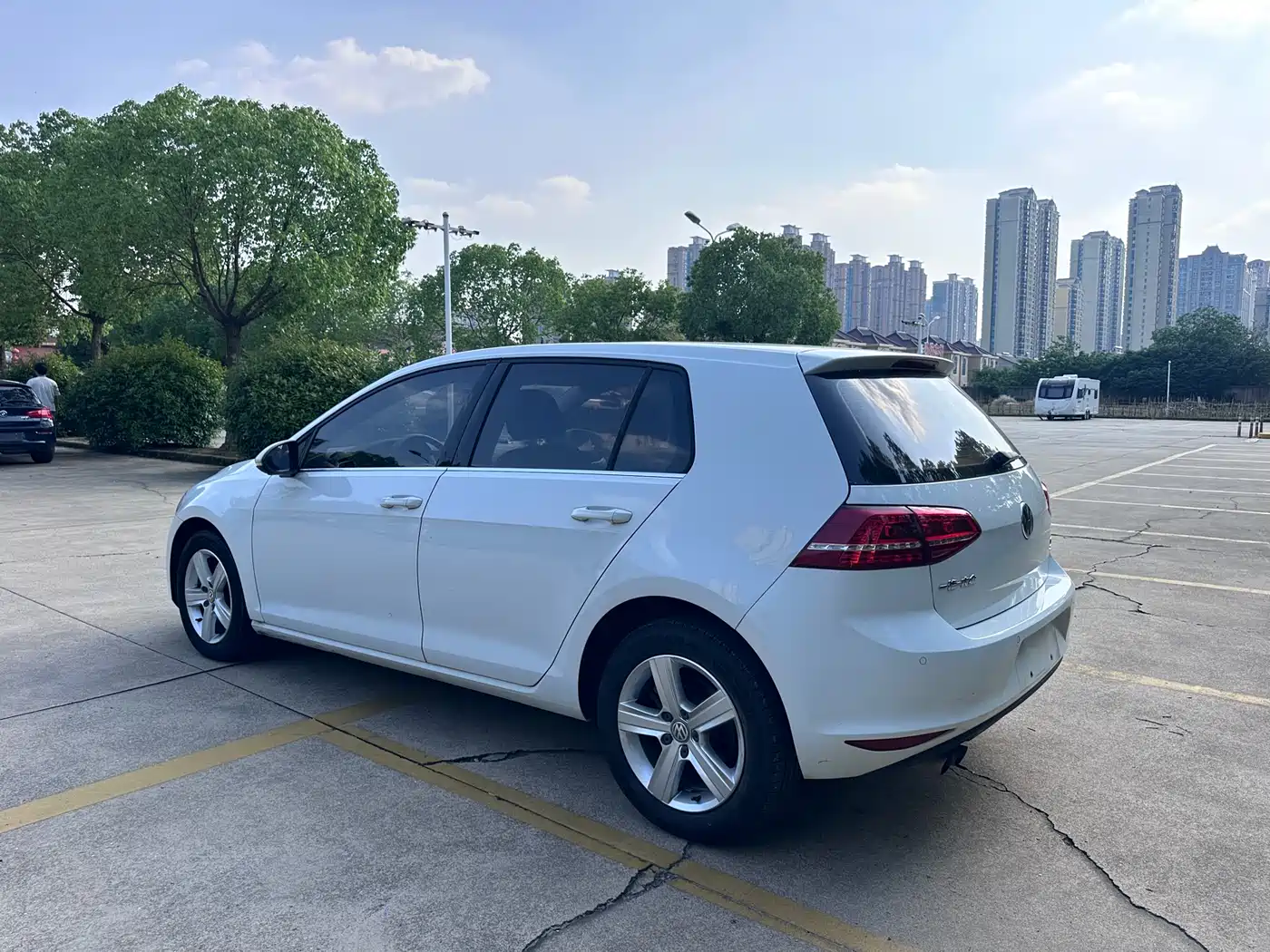Volkswagen Golf 2016 230TSI Automatic Comfort фото 14