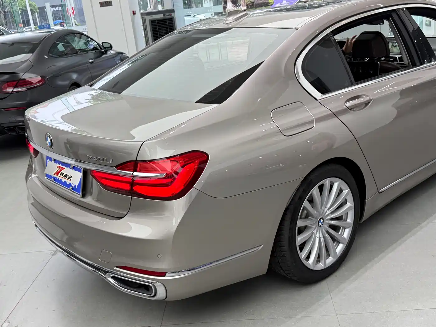 BMW 7 Series 2016 740Li Leading Edition фото 13