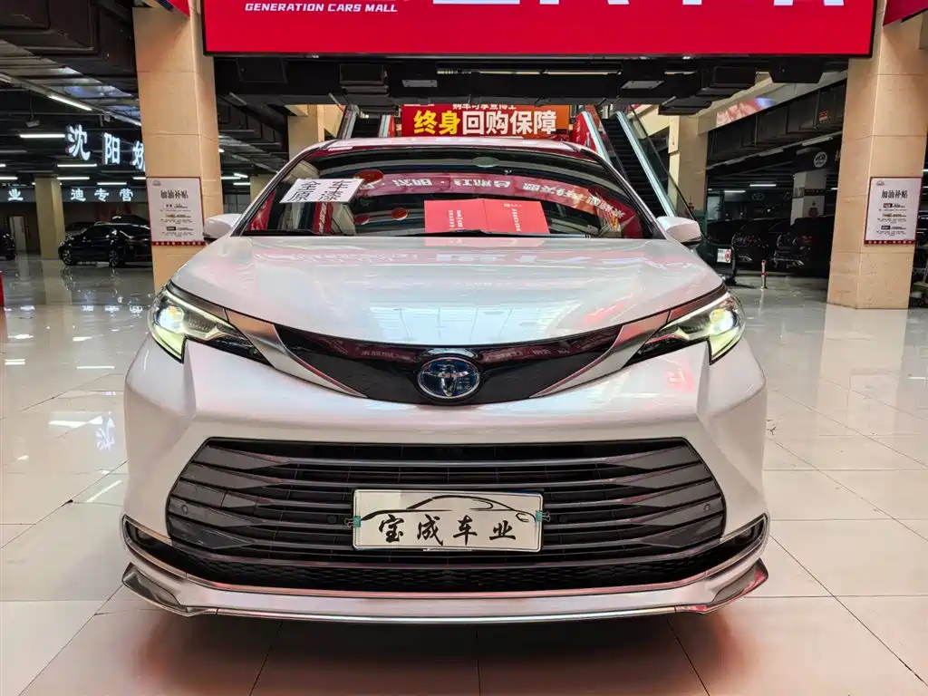 Toyota Sienna 2021 2.5L Hybrid Premium Edition фото 2