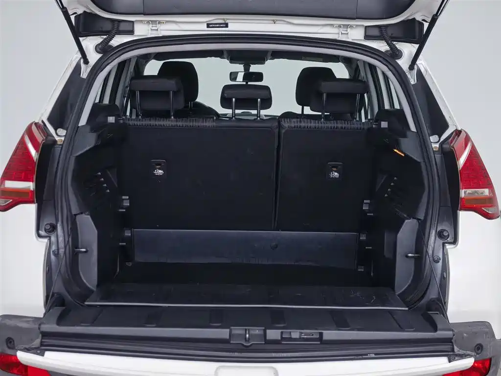 Peugeot 3008 2015 2.0L Automatic Classic Edition фото 16