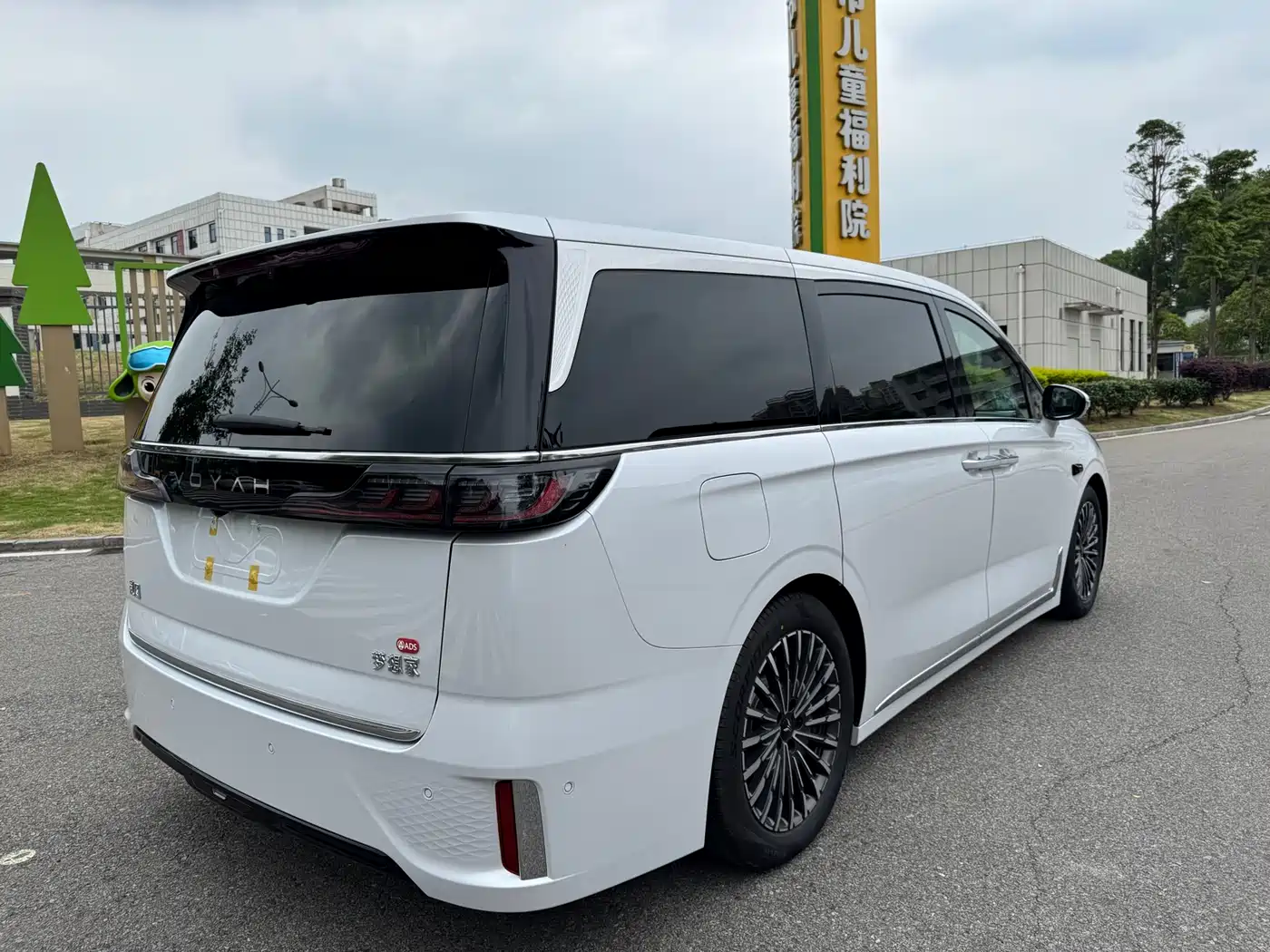 Voyah Auto Voyah Dreamer 2025 Model PHEV Basic Version фото 19