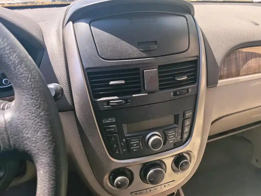 Buick Excelle 2015 1.5L Manual Classic фото 13