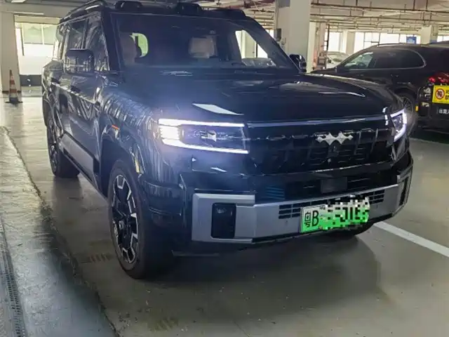 Fang Cheng Bao Leopard 8 2025 Zhiyong Flagship 7-Seater