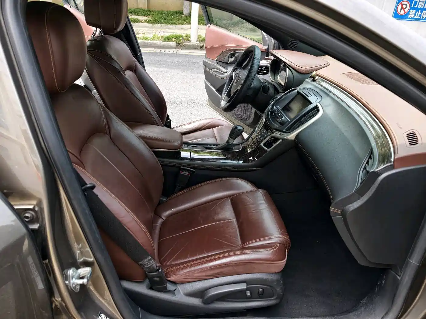 Photo 8 - Buick LaCrosse