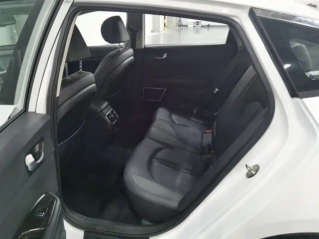 Kia K5 2016 2.0L Automatic LUX фото 15