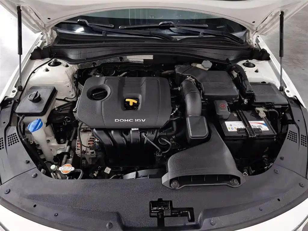 Kia K5 2016 2.0L Automatic LUX фото 6