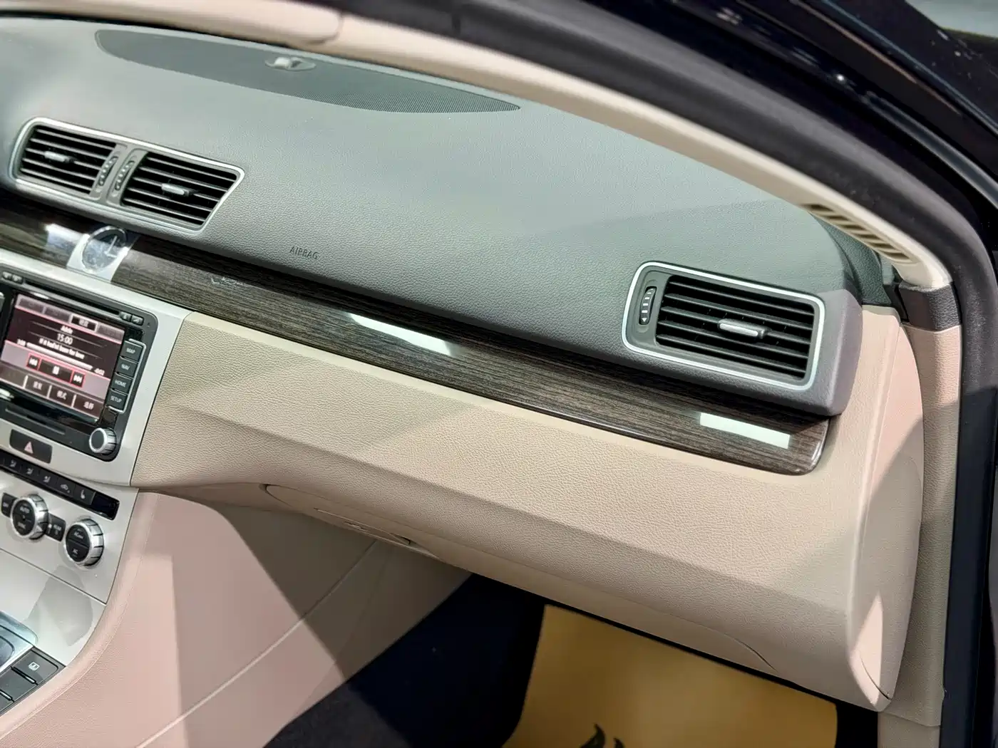 Volkswagen Magotan 2012 Facelift 1.8TSI Premium фото 16