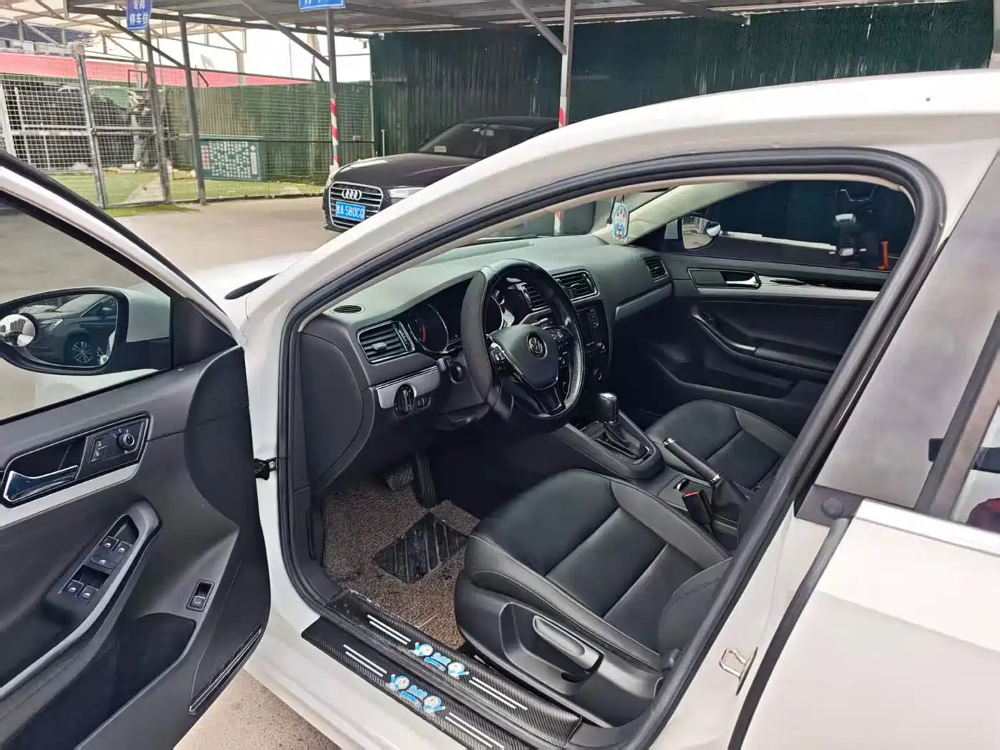 Volkswagen Sagitar 2018 1.6L Automatic Comfort фото 8