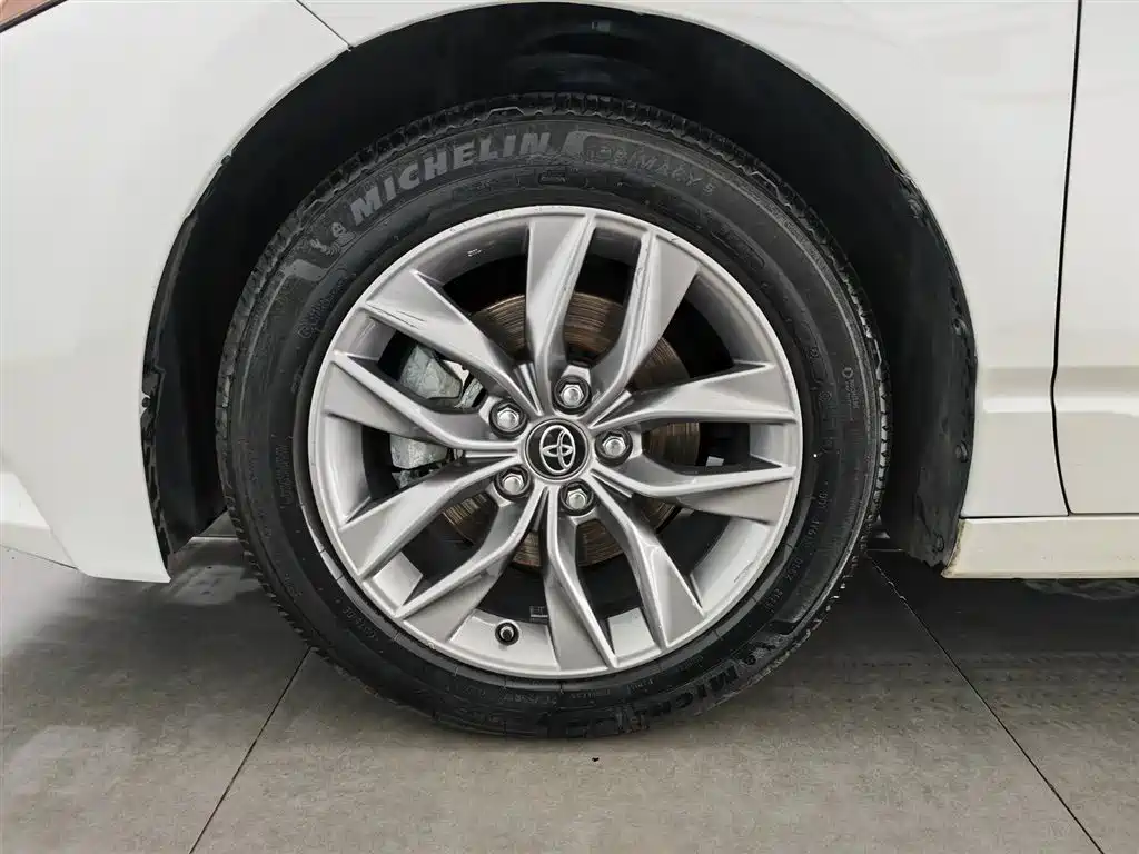 Toyota Avalon 2019 Hybrid 2.5L Luxury Edition China VI фото 17
