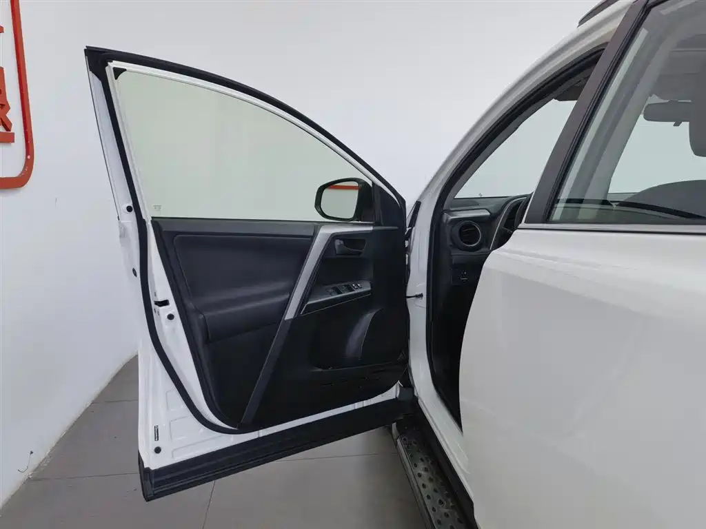 Toyota RAV4 Rongfang 2019 2.0L CVT 2WD Pioneer Edition China VI фото 8