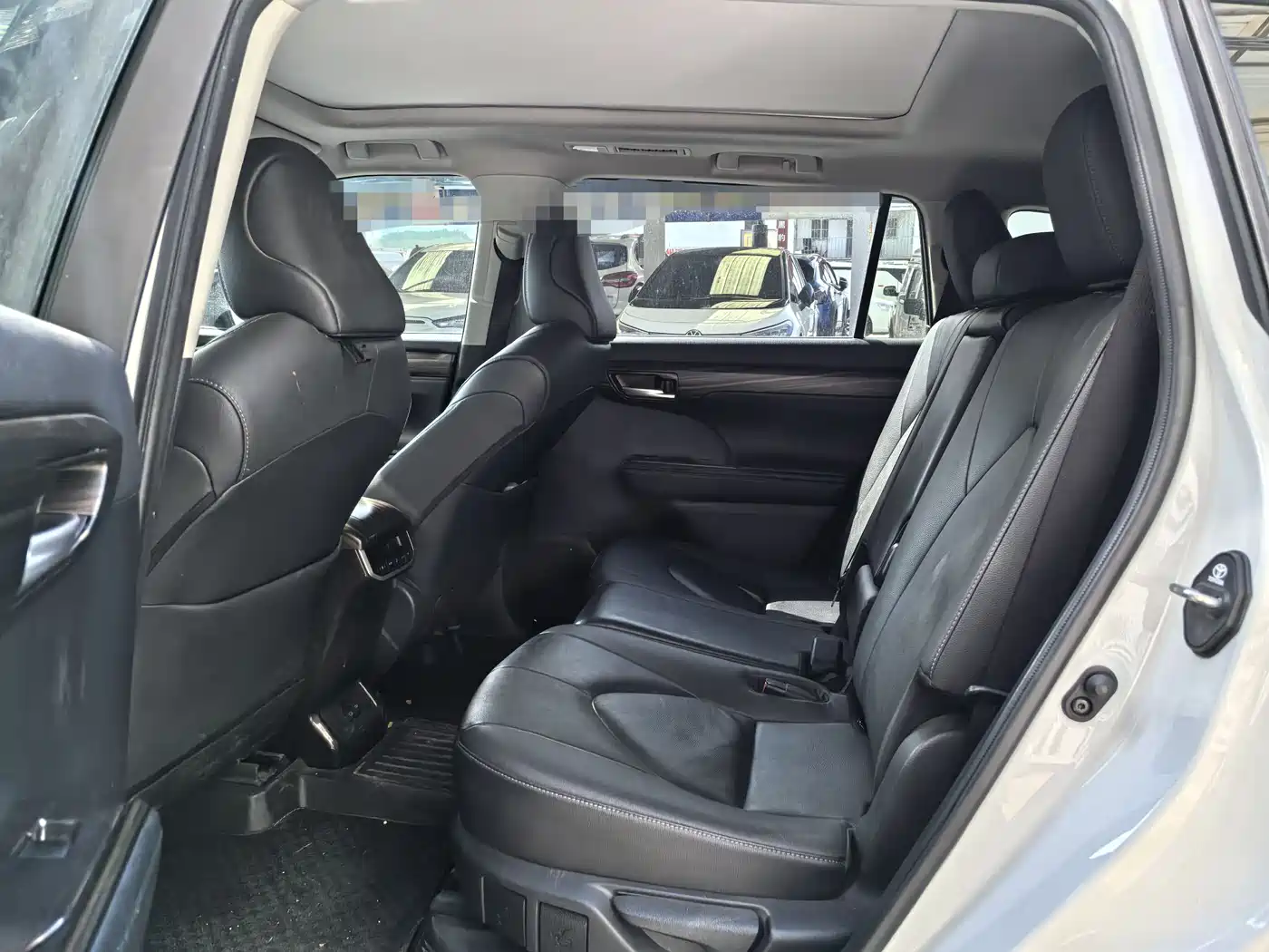 Toyota Highlander 2024 2.5L Smart Hybrid 4WD Premium 7-seater фото 8