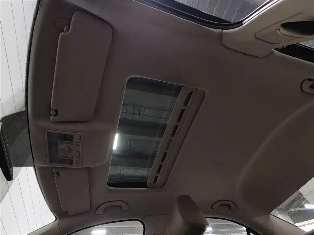 Volkswagen Jetta 2013 1.6L Automatic Comfort фото 14