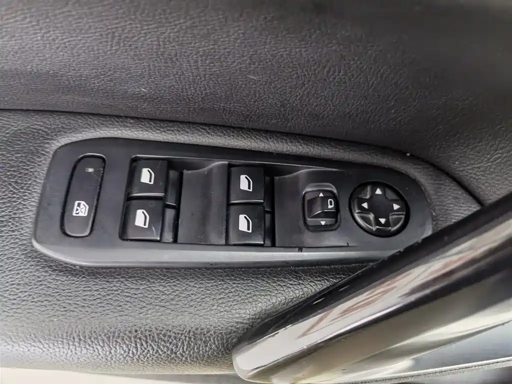 Peugeot 408 2015 Model 1.2T Automatic Luxury Edition фото 9