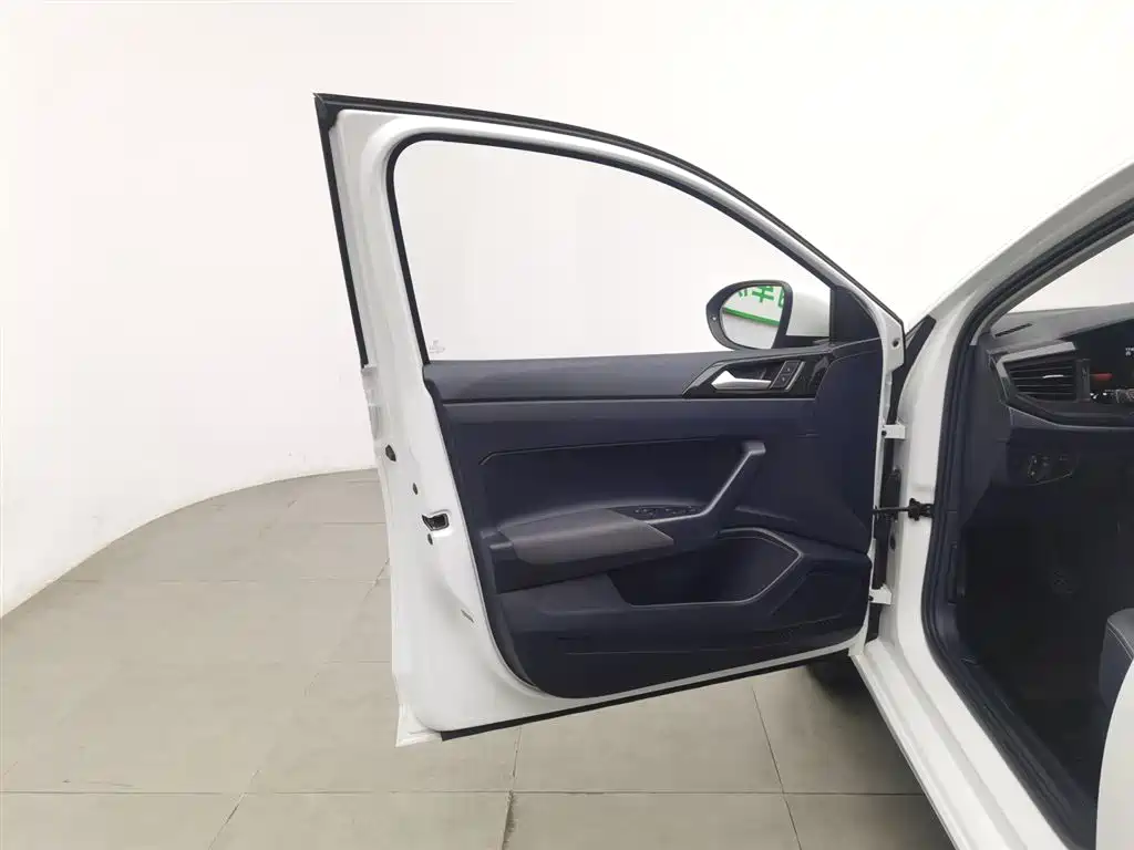 Volkswagen Lavida 2023 XRUI 1.5L Manual New Comfort Edition фото 8