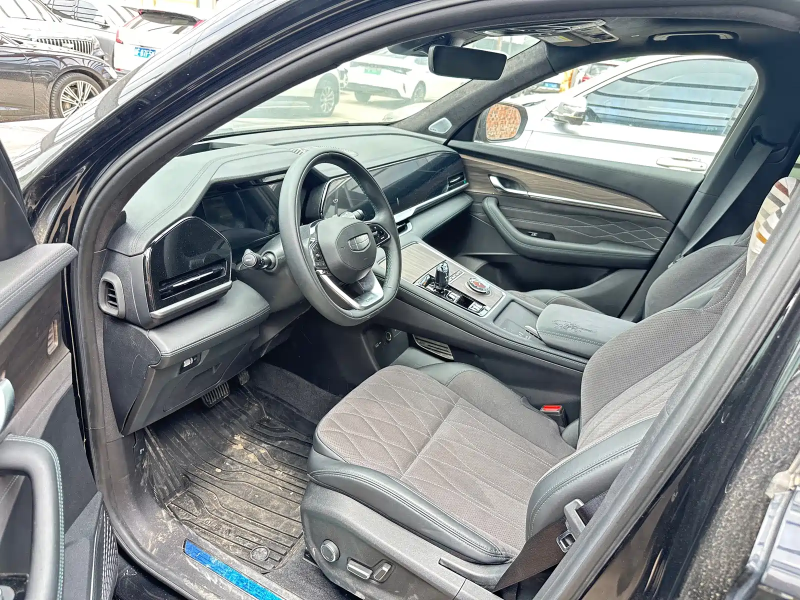 Фото 4 - Geely Monjaro