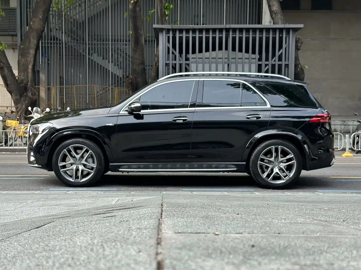 Mercedes-Benz GLE AMG 2024 AMG GLE 53 4MATIC+ фото 3