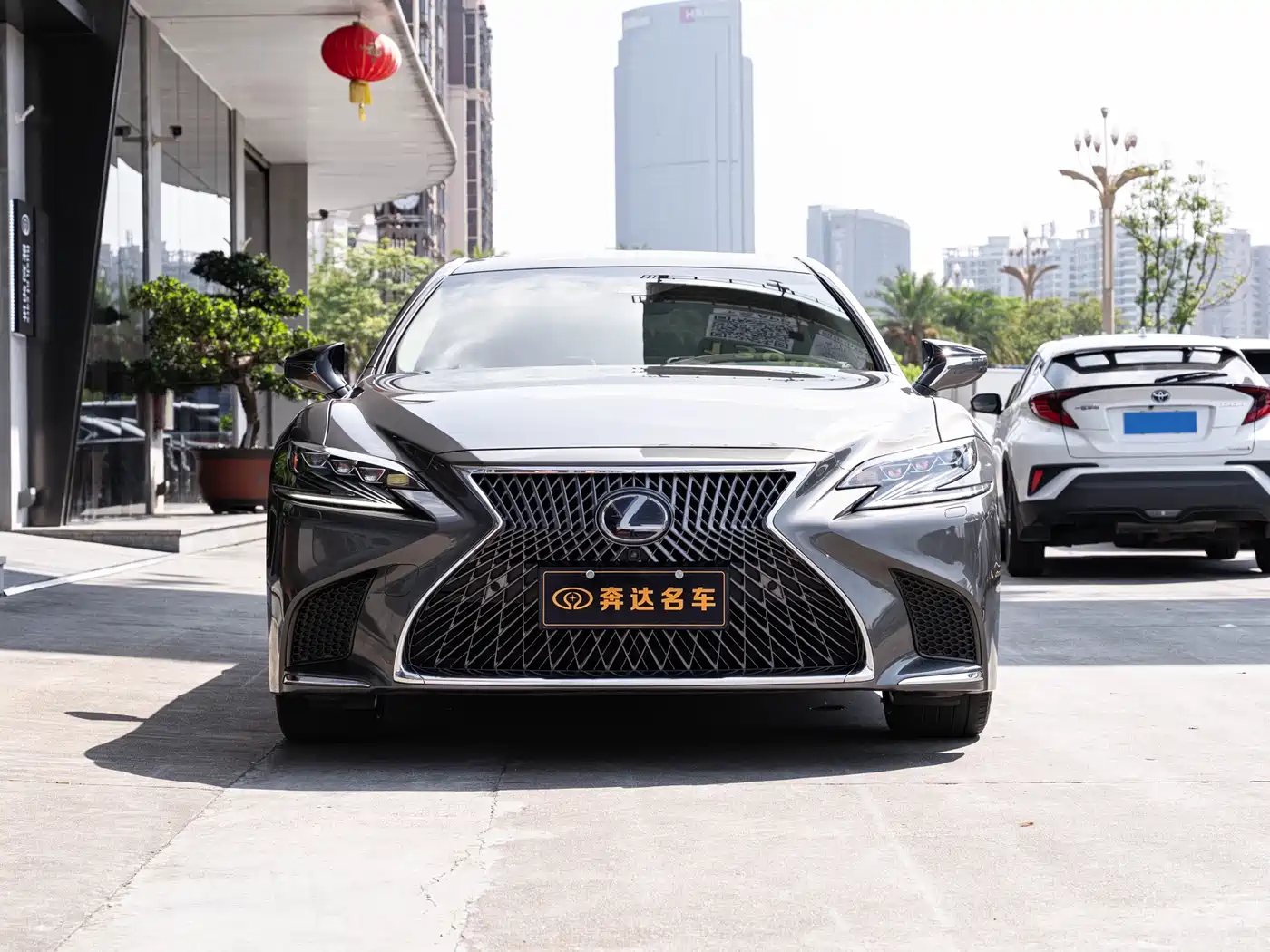 Lexus LS 2018 500h Luxury Edition China V фото 2