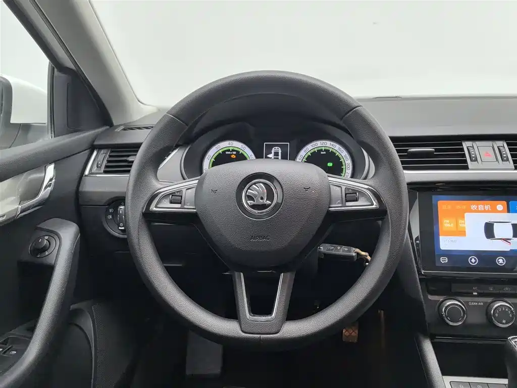 Škoda Octavia 2019 1.5L Automatic Smart Luxury China VI фото 11