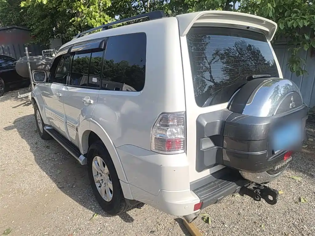 Mitsubishi Pajero (Import) 2016 3.0L Automatic Standard (China V) фото 5