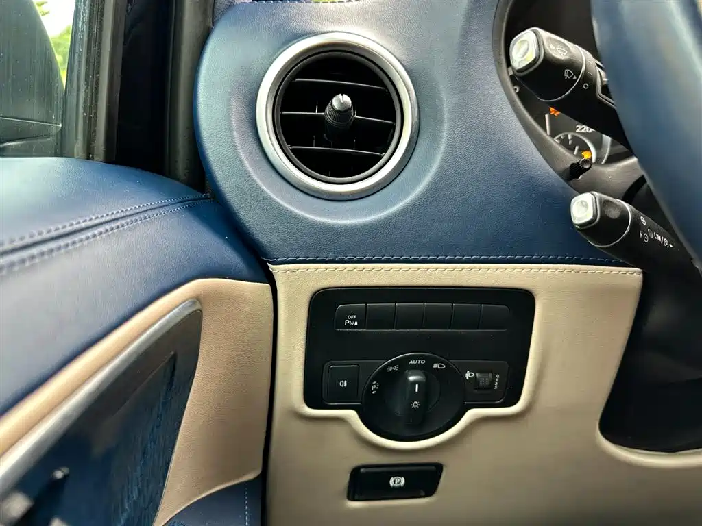 Mercedes-Benz Vito 2016 2.0T Elite Edition фото 27