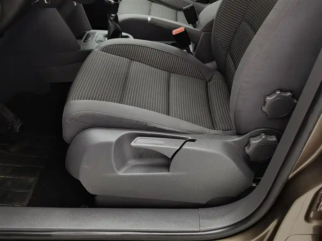 Volkswagen Touran 2013 1.4T Manual Trend 5-seater фото 20