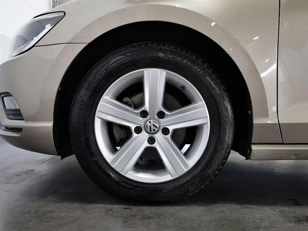 Volkswagen Lamando 2015 230TSI DSG Style фото 17