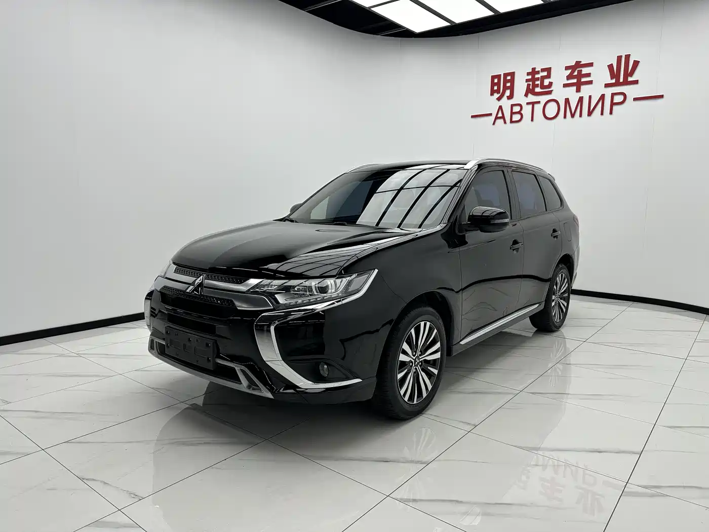 Mitsubishi Outlander 2021 Facelift 2.0L 2WD Premium Edition 5-Seater фото 4