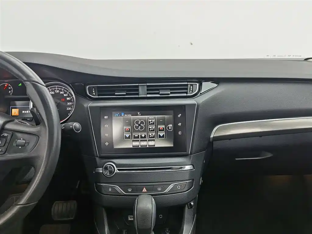 Peugeot 408 2014 1.6T Automatic Supreme Edition фото 12