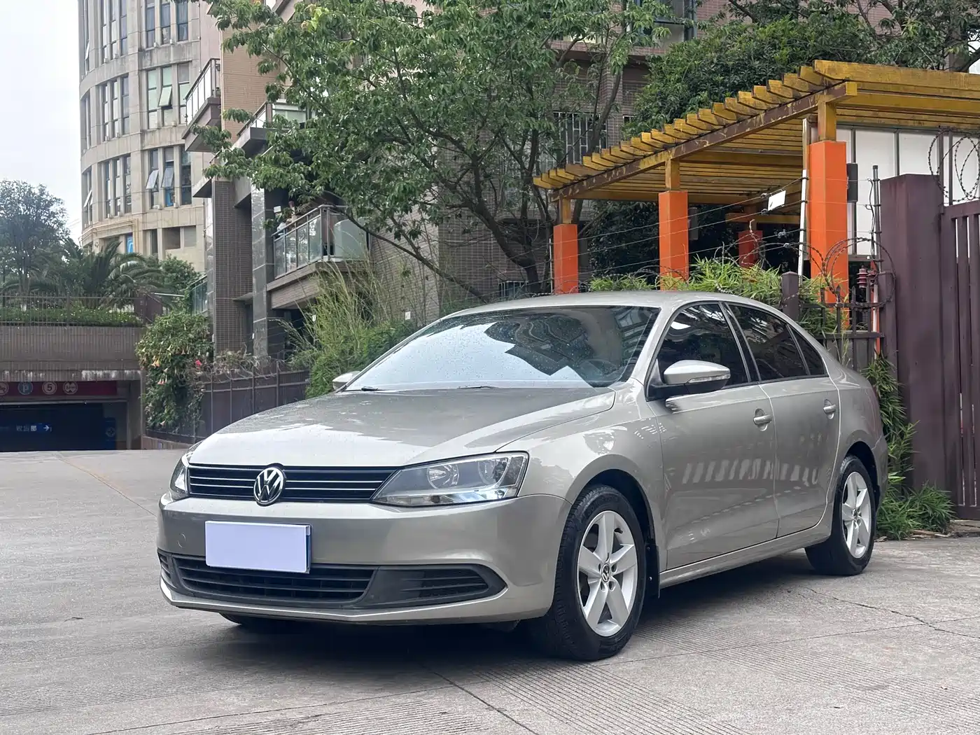 Volkswagen Sagitar 2012 Model 1.6L Automatic Fashion