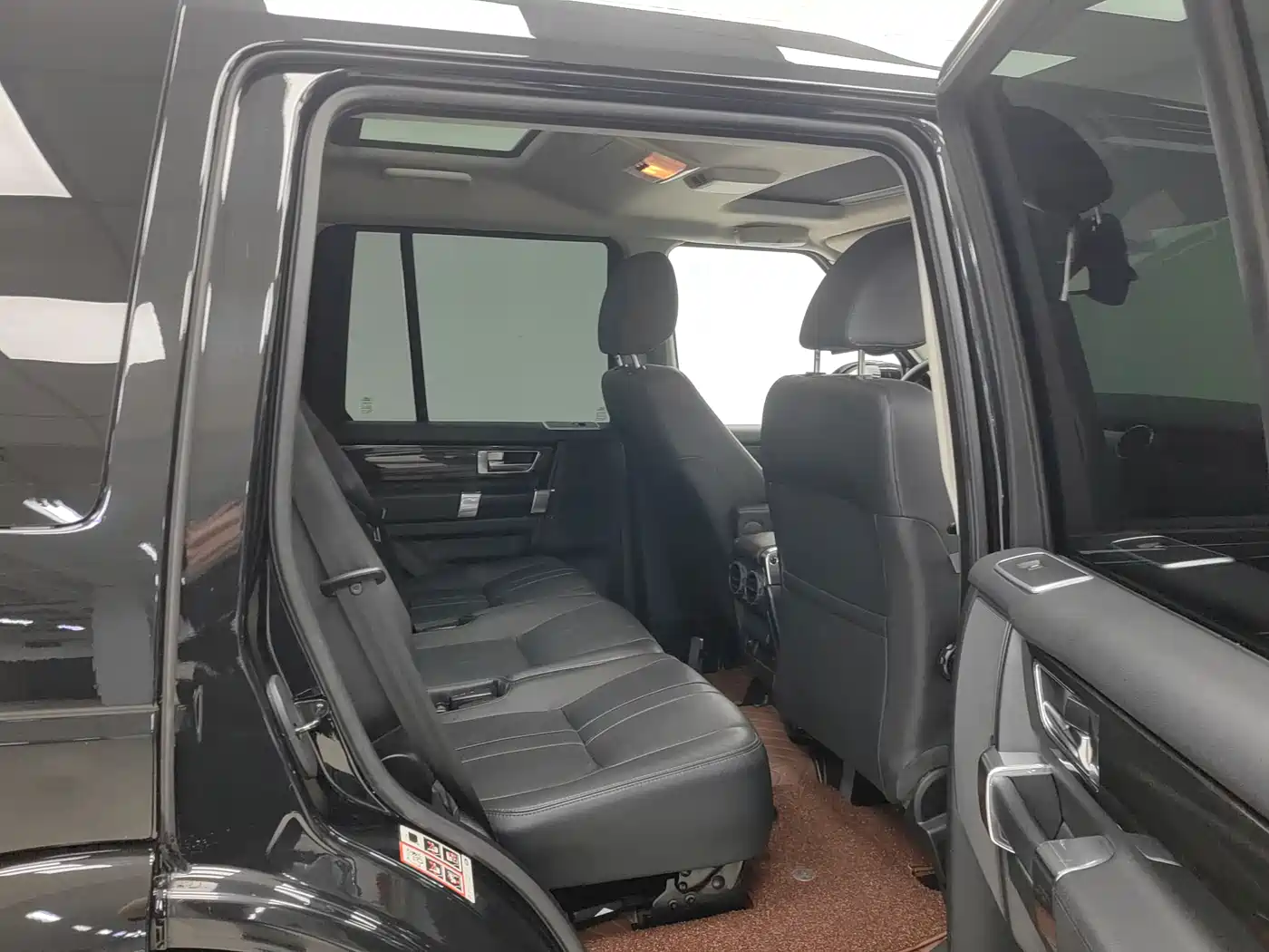 Land Rover Discovery 2015 3.0 SC V6 SE фото 9