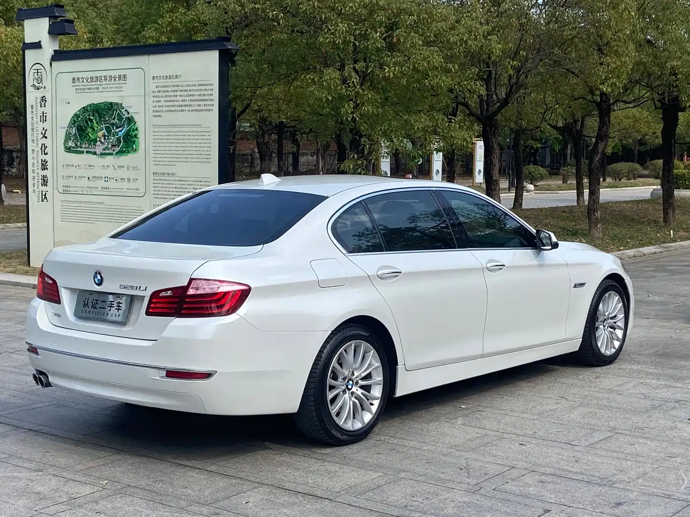 BMW 5 Series 2014 525Li Luxury Design Package фото 6